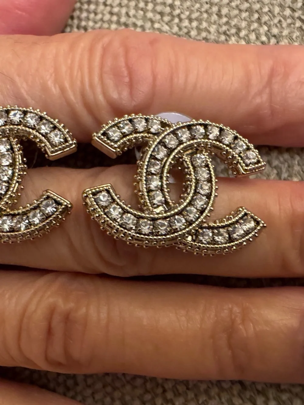 Brand New Classic Chanel CC Logo Strass Crystal Embellished Gold Earrings - Picture 5 of 5